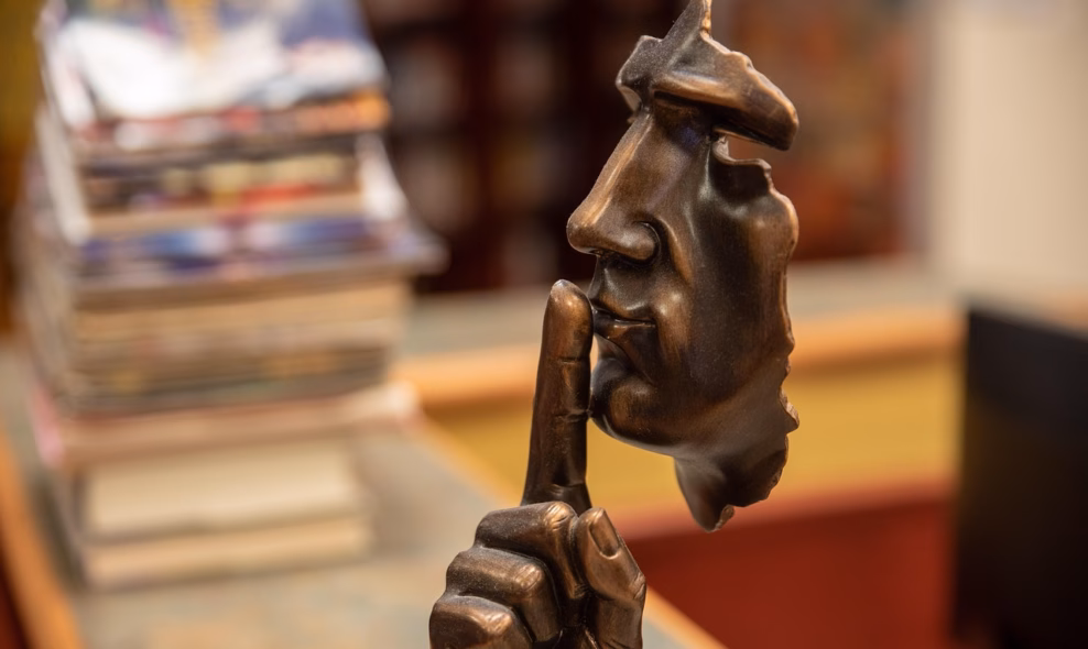 Schweigen ist Gold: Wenn Nicht-Kommunizieren der klügste Move ist